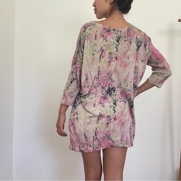 Sparrow Cherry Blossom Light Knitted V Neck Pullover - Picture 5 of 10